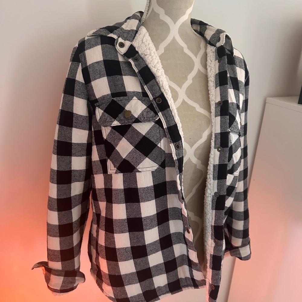 Cutest and coziest Sherpa lined flannel jacket 🖤